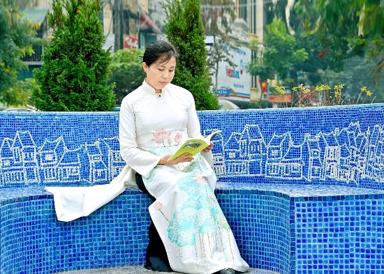 "Trái tim Tình yêu Hà Nội" bên hồ Trúc Bạch ảnh 8