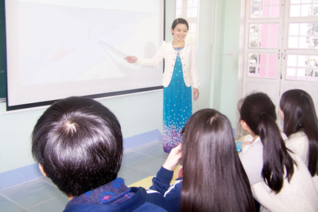 Cô giáo vùng cao đam mê sáng tạo ảnh 1