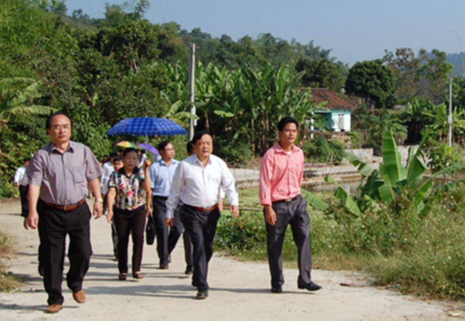 Ban Chỉ đạo xây dựng nông thôn mới Lạng Sơn thường xuyên đi kiểm tra quá trình thực hiện chương trình.