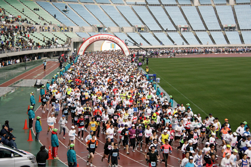 Chạy marathon, 'mốt' mới ở Nhật ảnh 1