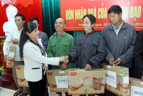 Lãnh đạo Đảng, Nhà nước tặng quà Tết các hộ nghèo, gia đình chính sách