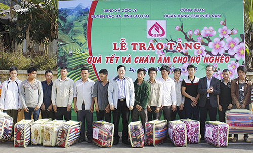 Mang Tết ấm đến với đồng bào miền núi ảnh 1