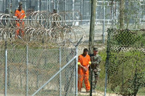 Cuốn nhật ký lột trần bí mật nhà tù Guantanamo-Kỳ 2 ảnh 2