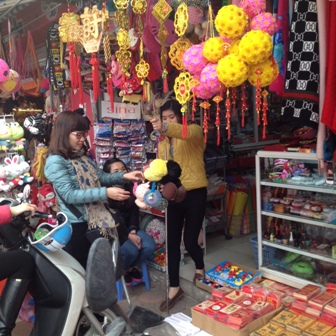 Quà Valentine truyền thống đắt khách ảnh 1
