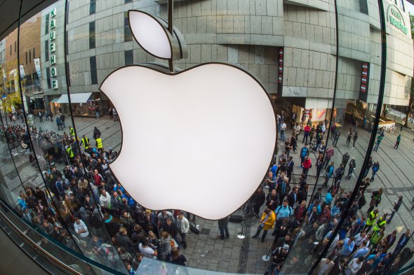 Giá trị vốn hóa của Apple lập kỷ lục mới, 700 tỷ USD ảnh 1