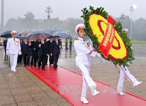 Lãnh đạo Đảng, Nhà nước vào Lăng viếng Bác ảnh 1
