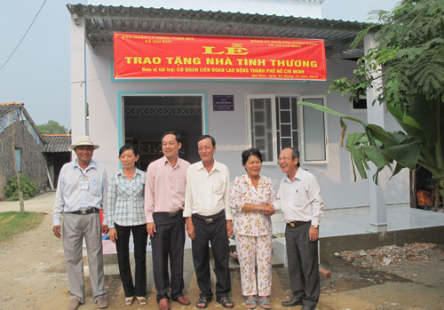 Nhà mới cho hộ nghèo đón Tết ảnh 1