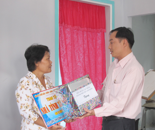 Nhà mới cho hộ nghèo đón Tết ảnh 2