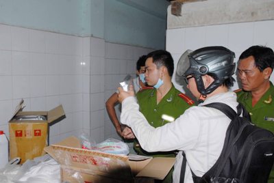 Đột nhập một công ty chế biến thực phẩm sử dụng phụ gia ảnh 1