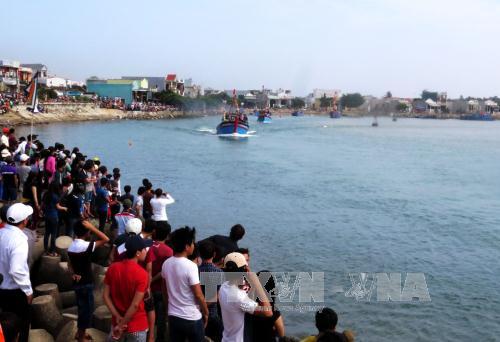 Lễ hội ra quân nghề cá tại cửa biển Sa Huỳnh ảnh 1