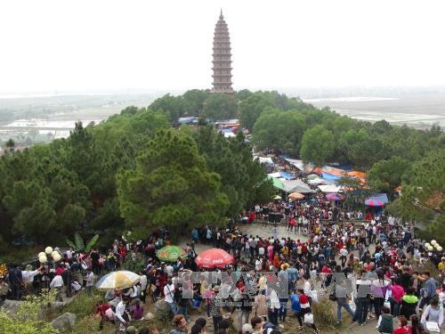 Hàng vạn du khách dự lễ hội chùa Phật Tích ảnh 1