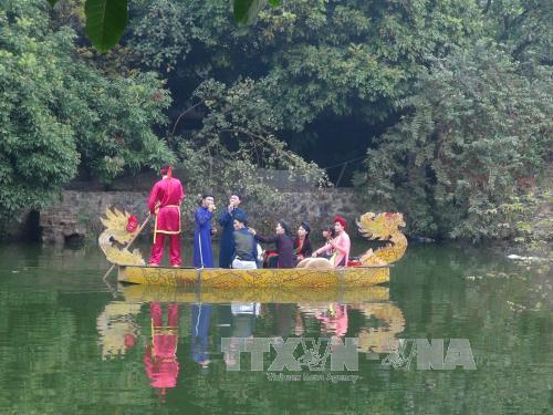 Hàng vạn du khách dự lễ hội chùa Phật Tích ảnh 4