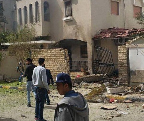 Đánh bom kép tư dinh Đại sứ Iran ở Libya ảnh 1