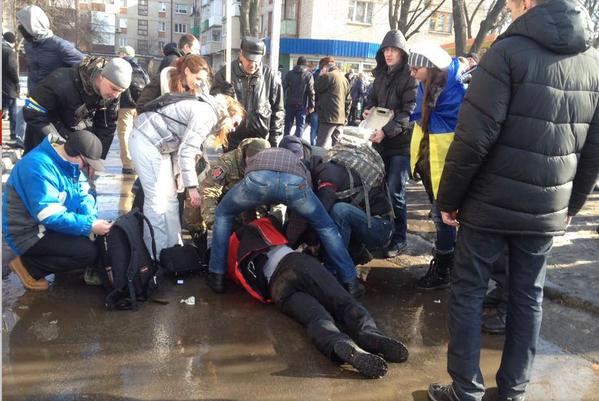 Nổ lớn tại biểu tình ở Kharkov ảnh 1
