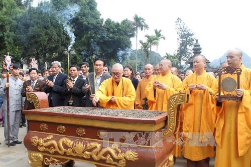 Hà Nội tưng bừng khai hội chùa Hương ảnh 1