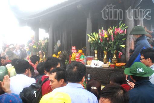 Hàng vạn người trảy hội về đất Phật ảnh 1