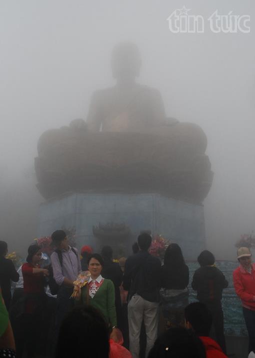 Hàng vạn người trảy hội về đất Phật ảnh 3