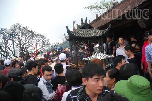 Hàng vạn người trảy hội về đất Phật ảnh 7
