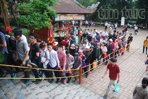 Hàng vạn người trảy hội về đất Phật ảnh 8