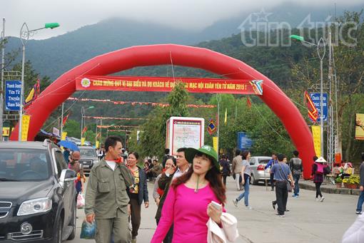 Hàng vạn người trảy hội về đất Phật ảnh 11