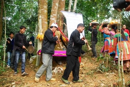 Gắn lễ hội với bảo vệ rừng và xây dựng nông thôn mới