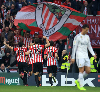 Real Madrid trượt chân ảnh 1