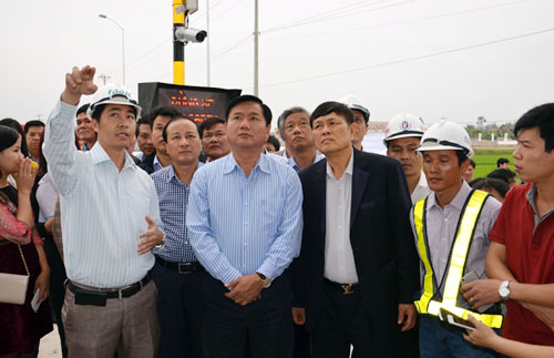 Thí điểm thu phí không dừng với ô tô ảnh 1