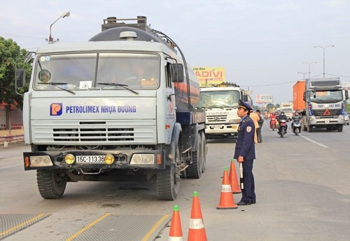 Phạt lũy tiến để ngăn xe quá tải ảnh 1