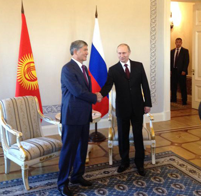 Tổng thống Putin tái xuất sau 10 ngày vắng bóng 