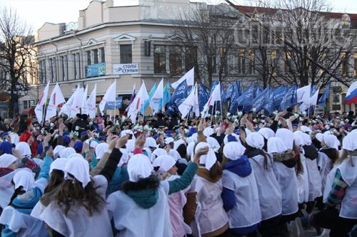 Người dân Crimea kỷ niệm 1 năm ngày sáp nhập vào Nga ảnh 1