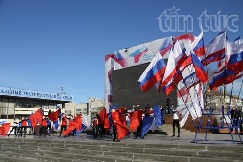 Người dân Crimea kỷ niệm 1 năm ngày sáp nhập vào Nga ảnh 2