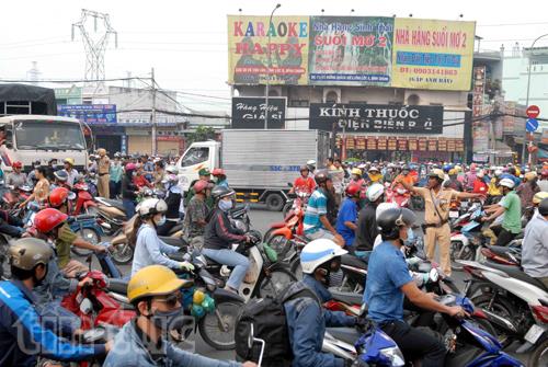 Một phụ nữ nguy kịch vì xe tải húc văng hơn 10m ảnh 4