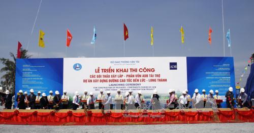 Thi công các gói thầu xây lắp dự án cao tốc Bến Lức - Long Thành ảnh 1