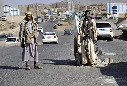 Phiến quân Houthi chiếm thành phố lớn thứ 3 Yemen ảnh 1