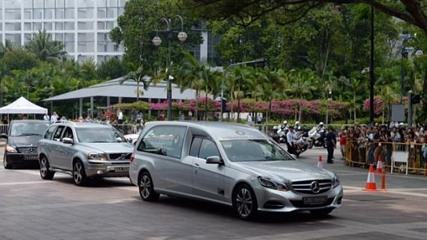 Người dân Singapore đau buồn đưa tiễn ông Lý Quang Diệu ảnh 6