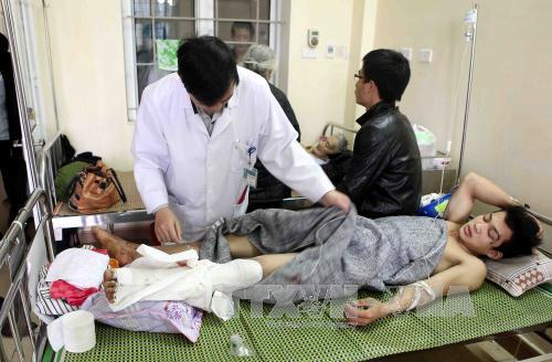 Nỗ lực cứu chữa các nạn nhân vụ sập giàn giáo 