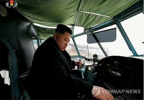 Ông Kim Jong Un thăm nhà máy chế tạo máy bay ảnh 1