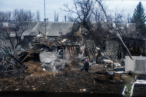 Chuyến tàu màu xanh đến Lugansk ảnh 2