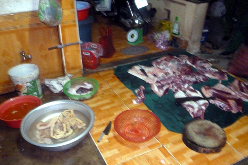 Đoàn kiểm tra liên ngành bị nhốt khi đang làm nhiệm vụ ảnh 1