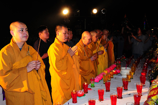 Tây Thiên lung linh đêm hội Hoa đăng ảnh 2