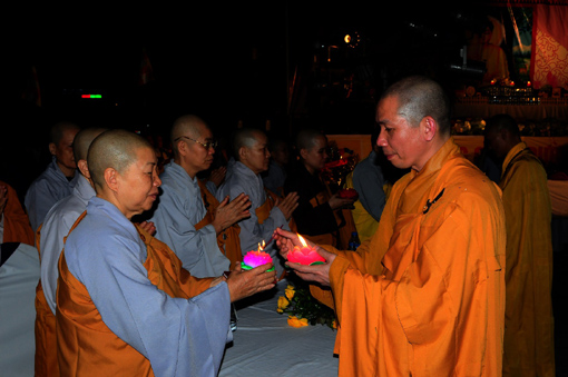Tây Thiên lung linh đêm hội Hoa đăng ảnh 9