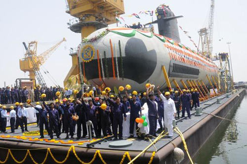 Ấn Độ hạ thủy tàu ngầm Scorpene đầu tiên ảnh 1