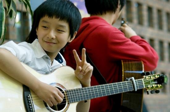 Thần đồng guitar Hàn Quốc biểu diễn tại Việt Nam ảnh 2