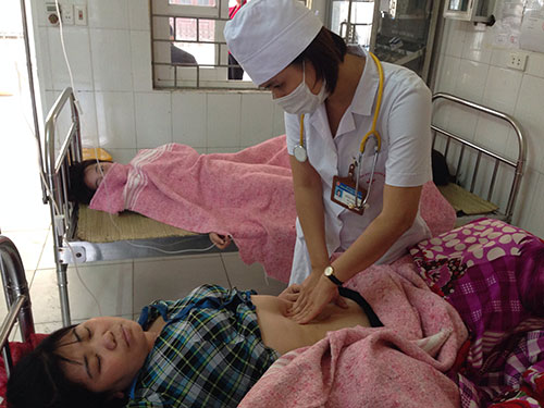 107 công nhân cấp cứu nghi do ngộ độc thực phẩm ảnh 1