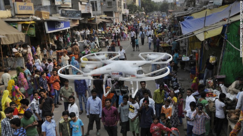 Ấn Độ sử dụng UAV xịt hơi cay kiểm soát biểu tình ảnh 1