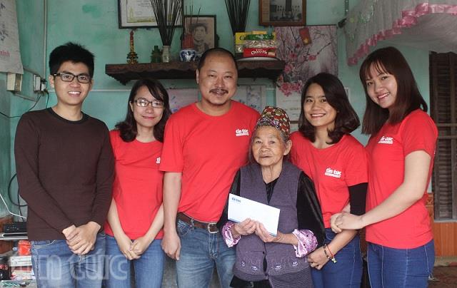 Báo Tin tức thăm gia đình liệt sỹ TTXVN ảnh 1