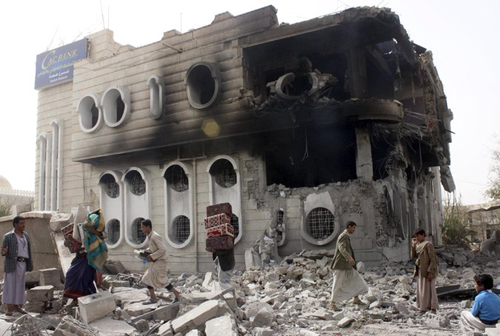  Al-Qaeda chiếm một doanh trại trọng yếu ở Yemen ảnh 1