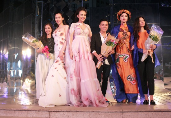 Khi thời trang... phản chiếu ảnh 1
