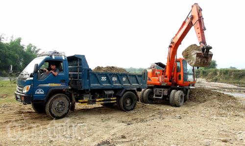 'Cát tặc' lộng hành ngăn sông Phó Đáy, khai thác cát sỏi ảnh 1