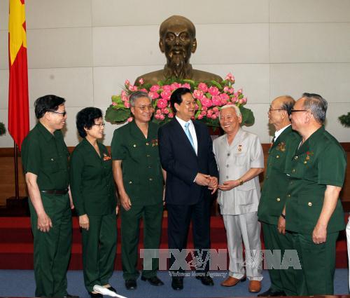 Thủ tướng gặp mặt cựu chiến binh, thanh niên xung phong ảnh 1